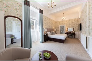Classic-Doppel- oder -Zweibettzimmer | Pillowtop-Betten, Schreibtisch, Bügeleisen/Bügelbrett, kostenloses WLAN