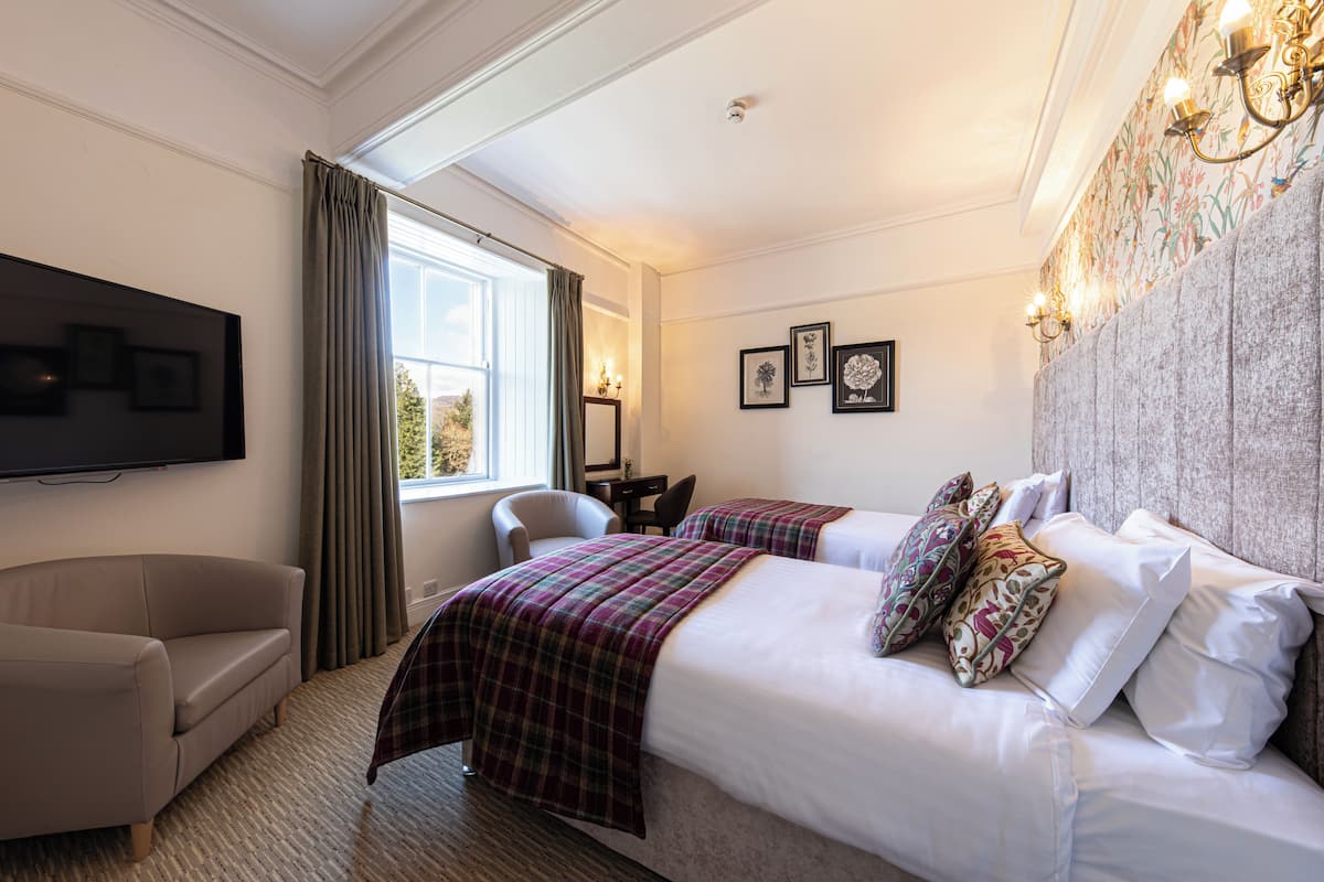 Classic Twin Room | 1 bedroom, pillow-top beds, desk, iron/ironing board