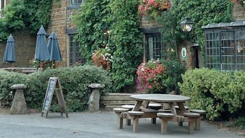 Breakfast, lunch, dinner served; Modern European cuisine