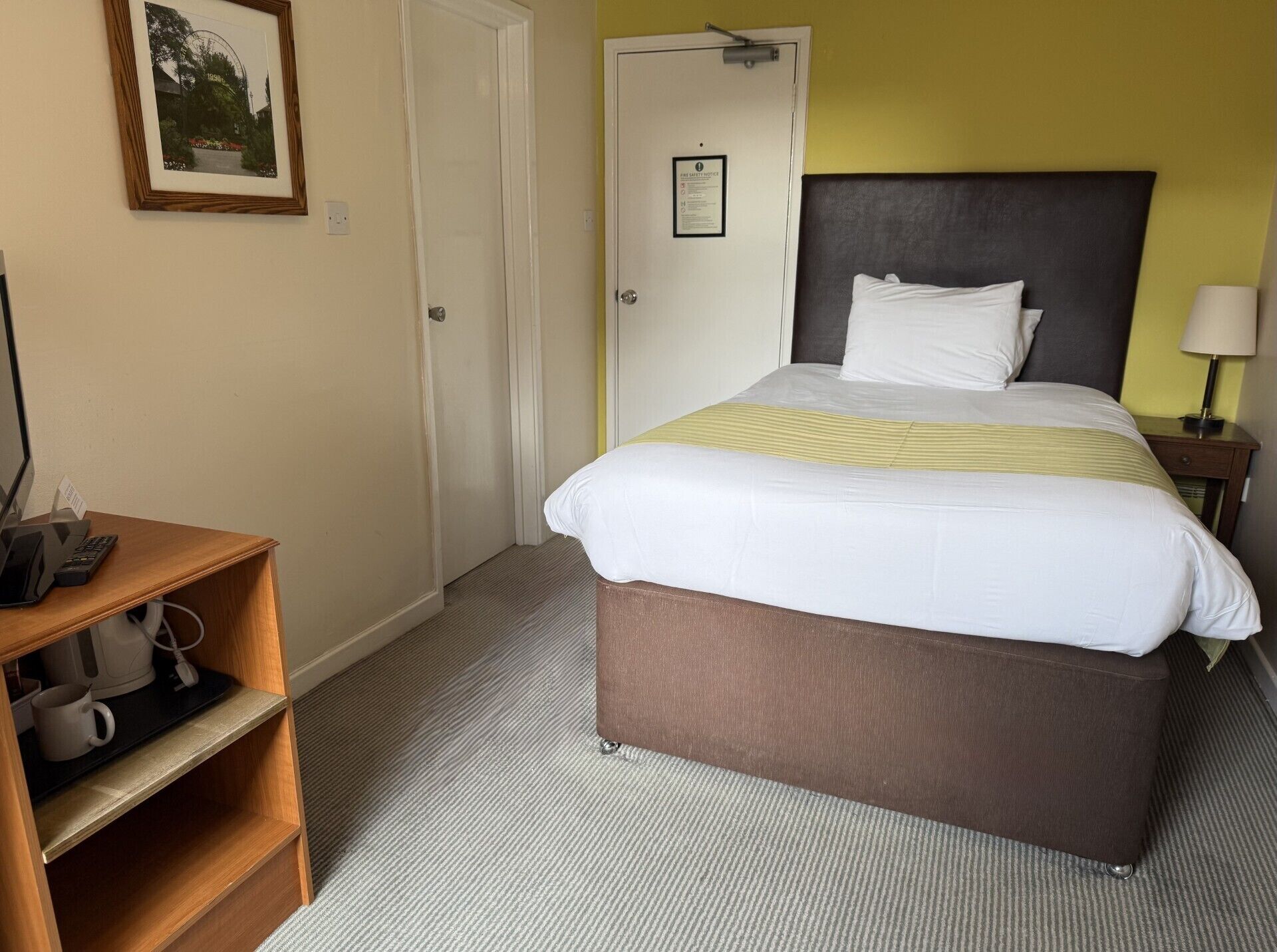 Einzelzimmer | Zimmersafe, Schreibtisch, Bügeleisen/Bügelbrett, kostenloses WLAN