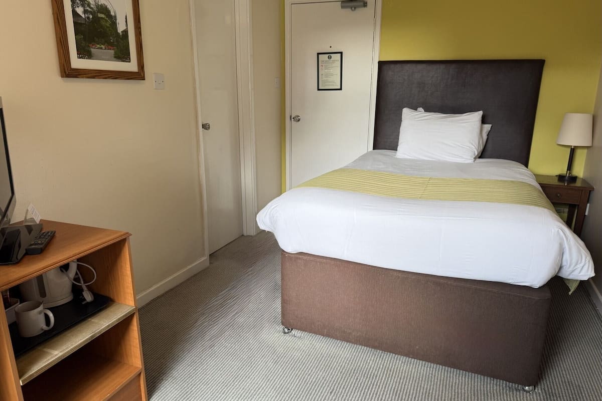 Einzelzimmer | Zimmersafe, Schreibtisch, Bügeleisen/Bügelbrett, kostenloses WLAN