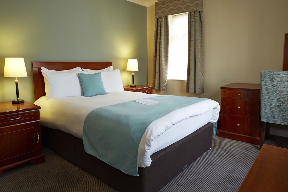 In-room safe, desk, iron/ironing board, free WiFi