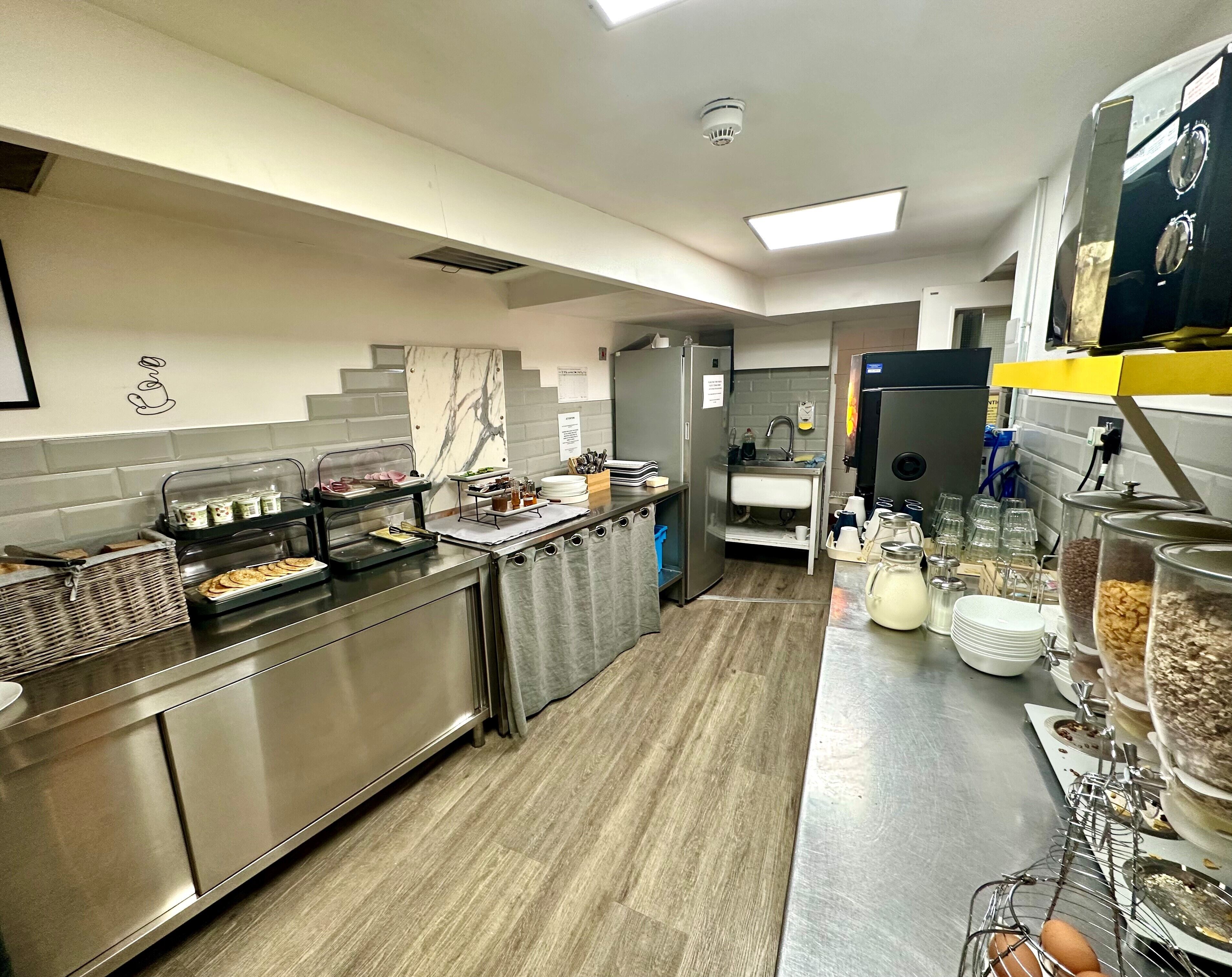 Desayuno buffet diario (GBP 6.50 por persona)