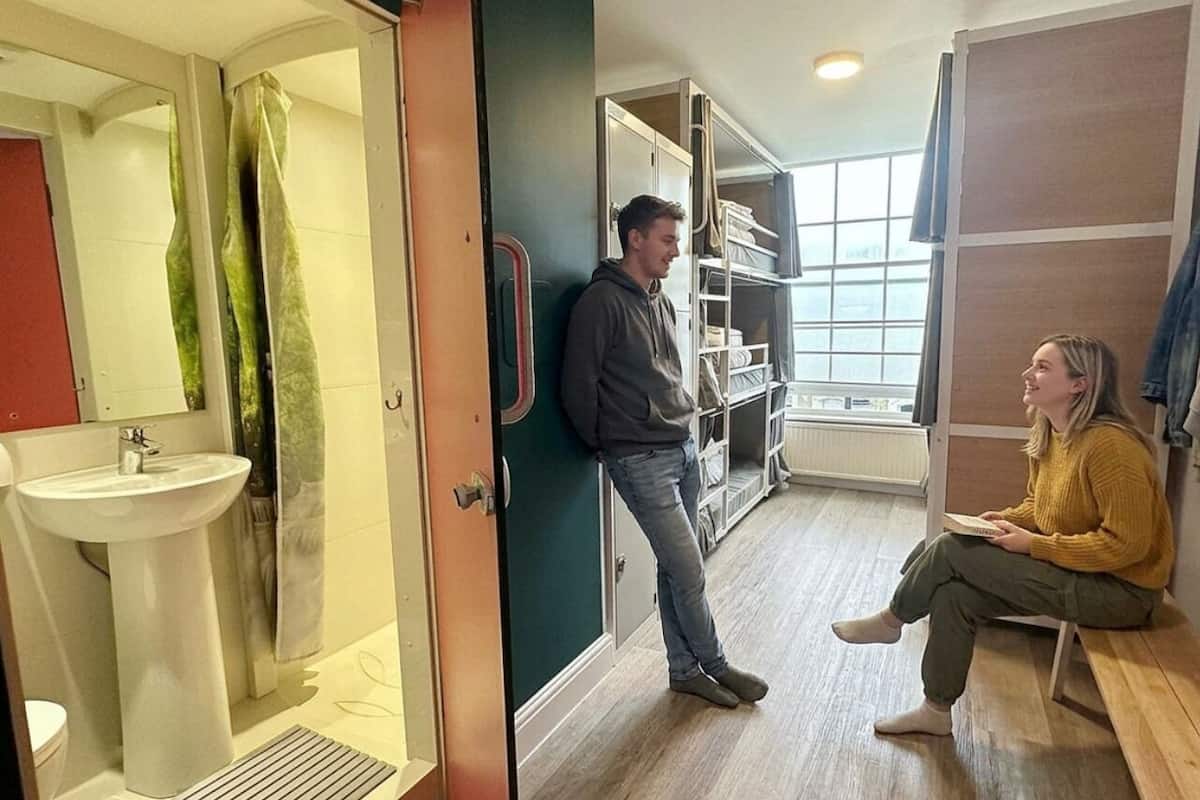 1 bed in 6 Bedded Shared dormitory, Private Bathroom | Iron/ironing board, free WiFi, bed sheets