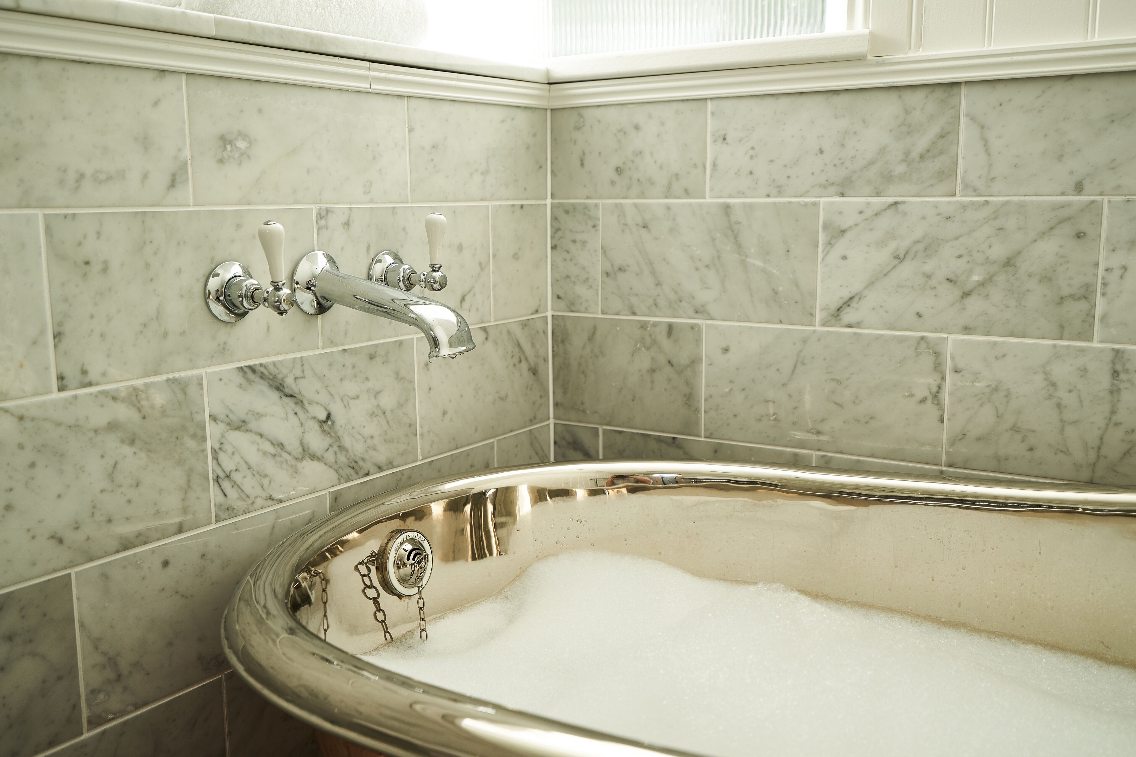 seaview feature | bathroom | combined shower/bathtub, free toiletries, hair dryer, towels