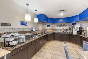 Desayuno autoservicio gratuito y diario