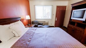 Room, 1 Queen Bed | Desk, iron/ironing board (on request), WiFi (free) - Americas Best Value Airport Inn Sea-Tac (SeaTac)