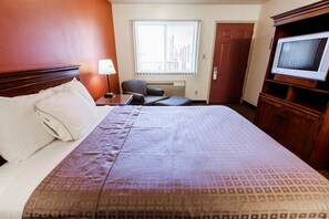 Room, 1 Queen Bed | Desk, iron/ironing board, free WiFi