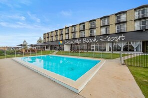 Outdoor pool - Scamander Beach Resort (Scamander)