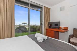 Quarto família | 2 quartos, escrivaninha, espaço de trabalho para notebook