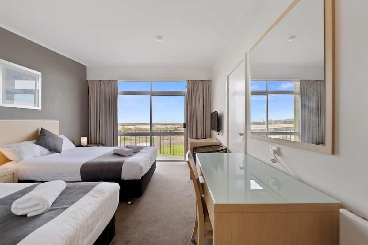 Ocean view Queen Twin Room