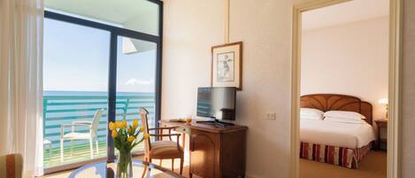 Suite junior, balcón, junto a la playa | Vista desde la habitación