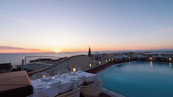 Lunch, dinner served; Italian cuisine, sea views