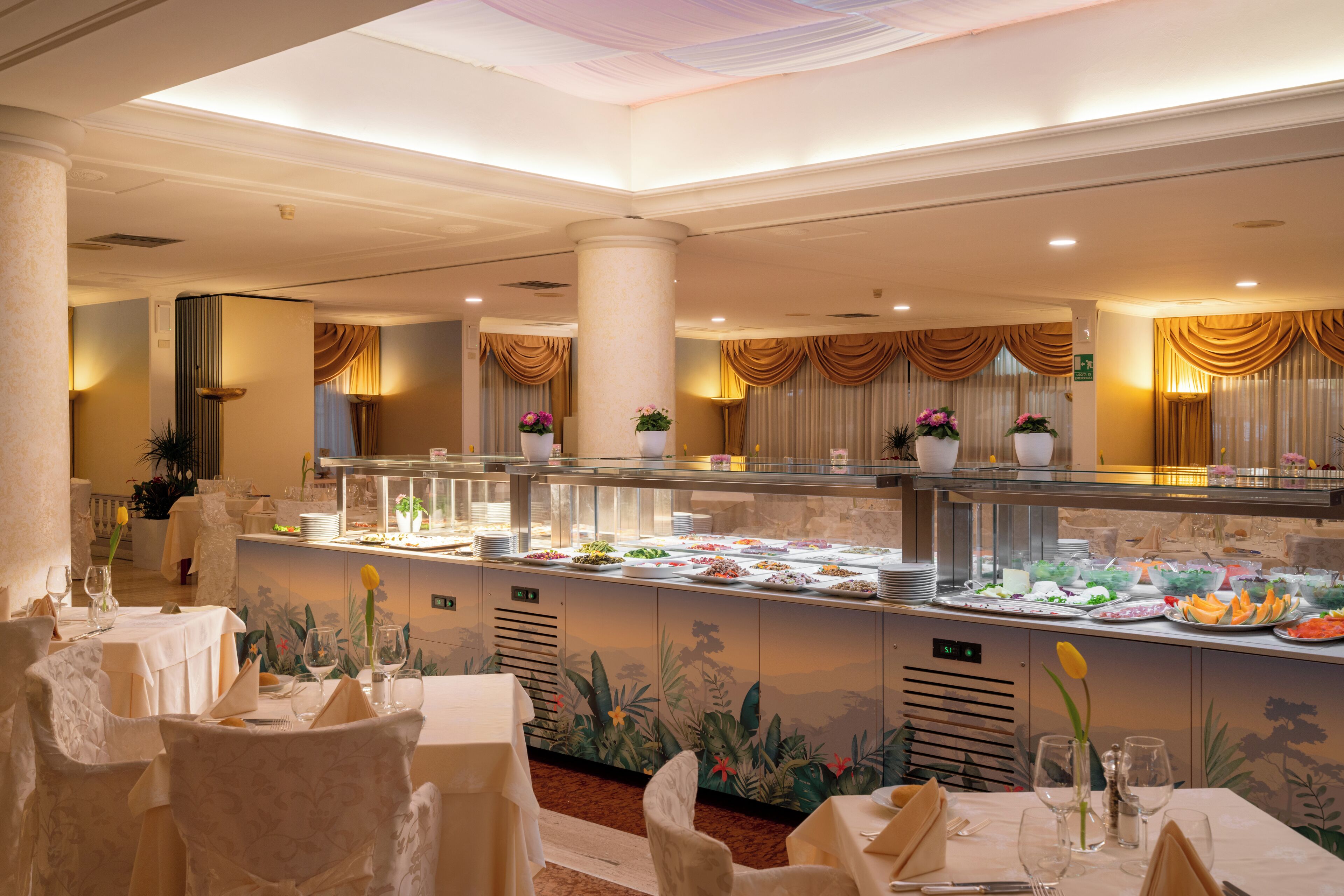 lunch, dinner served; italian cuisine, sea views