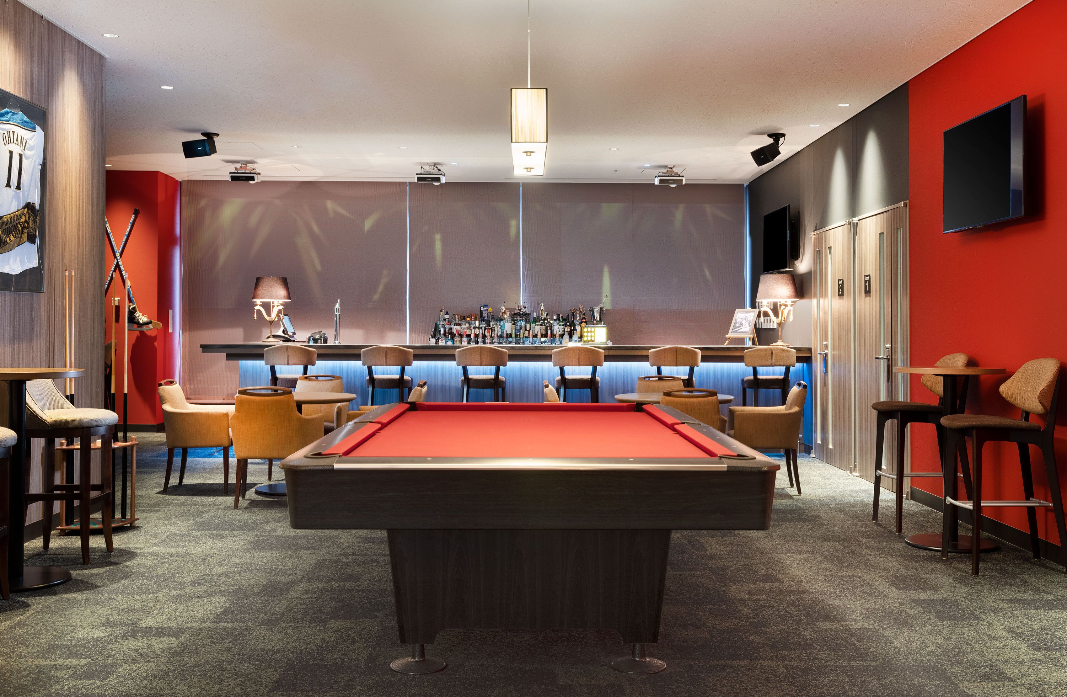 2 barer/lounger og sportsbar