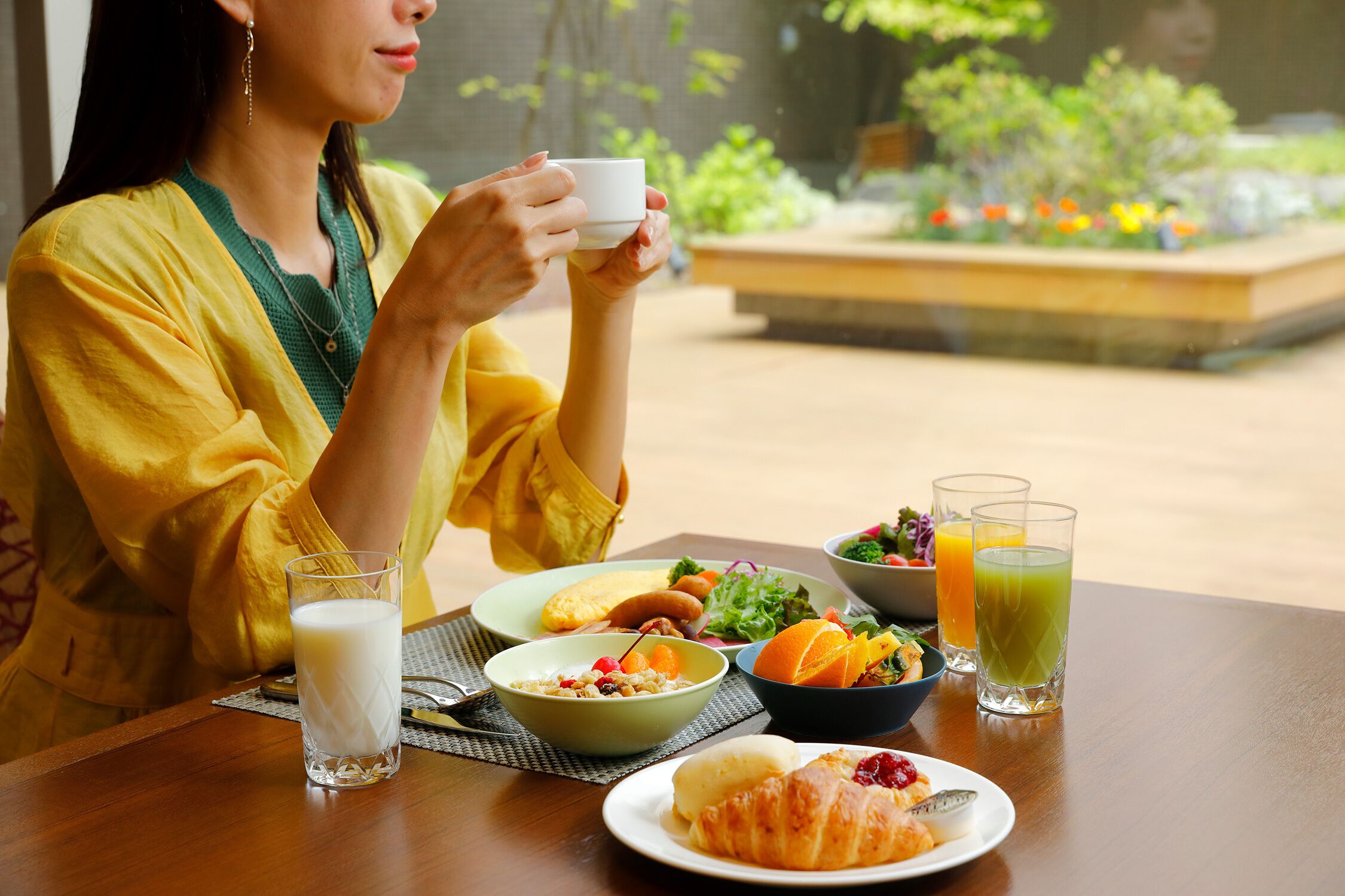 daily buffet breakfast (jpy 3400 per person)