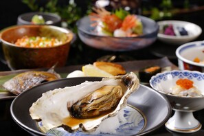 2 Restaurants, Frühstück, Mittagessen, Abendessen, internationale Küche