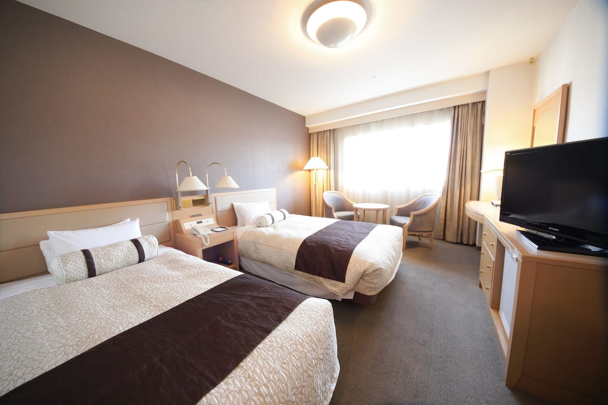 1 bedroom, premium bedding, desk, blackout curtains