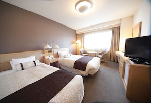 고급 침구, 책상, 암막 커튼, 방음 설비