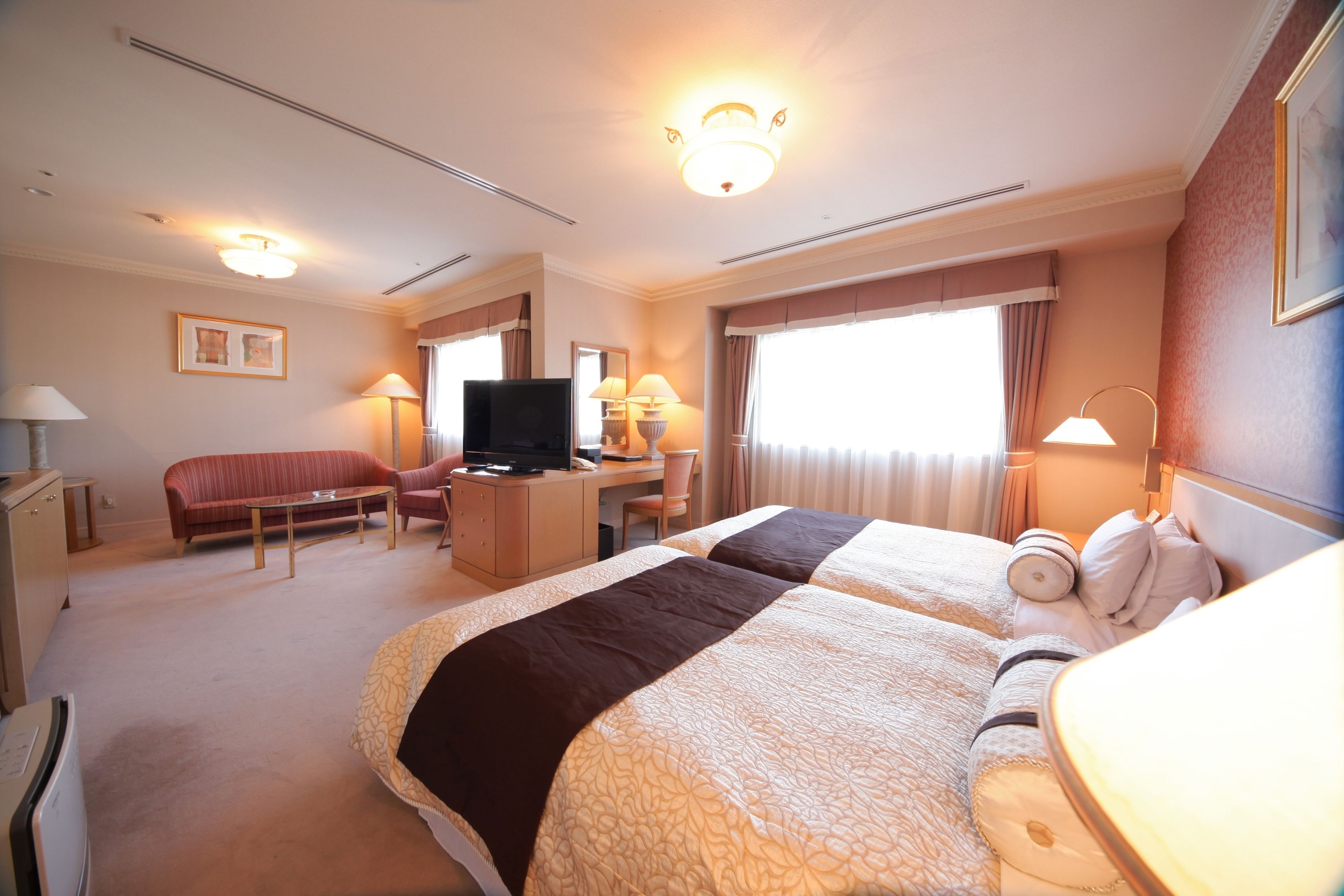 deluxe twin room, non smoking | 1 bedroom, premium bedding, desk, blackout curtains