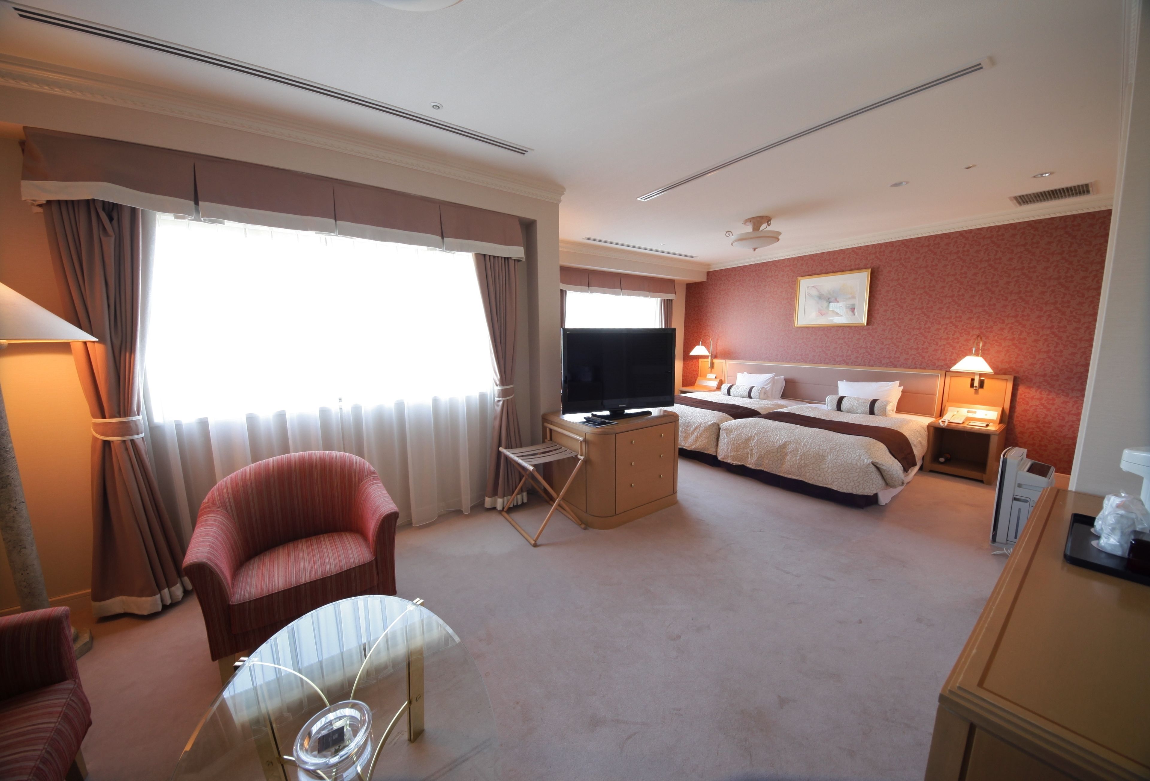 deluxe twin room, non smoking | 1 bedroom, premium bedding, desk, blackout curtains