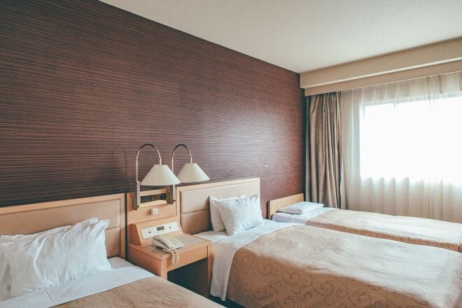 Ropa de cama de alta calidad, escritorio y cortinas blackout 