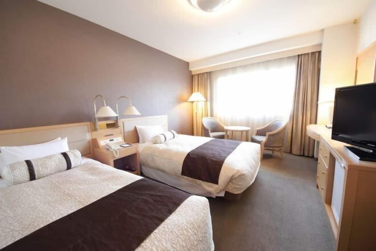 1 bedroom, premium bedding, desk, blackout drapes