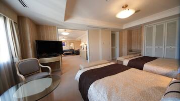 Suite, Non Smoking | 1 bedroom, premium bedding, desk, blackout curtains