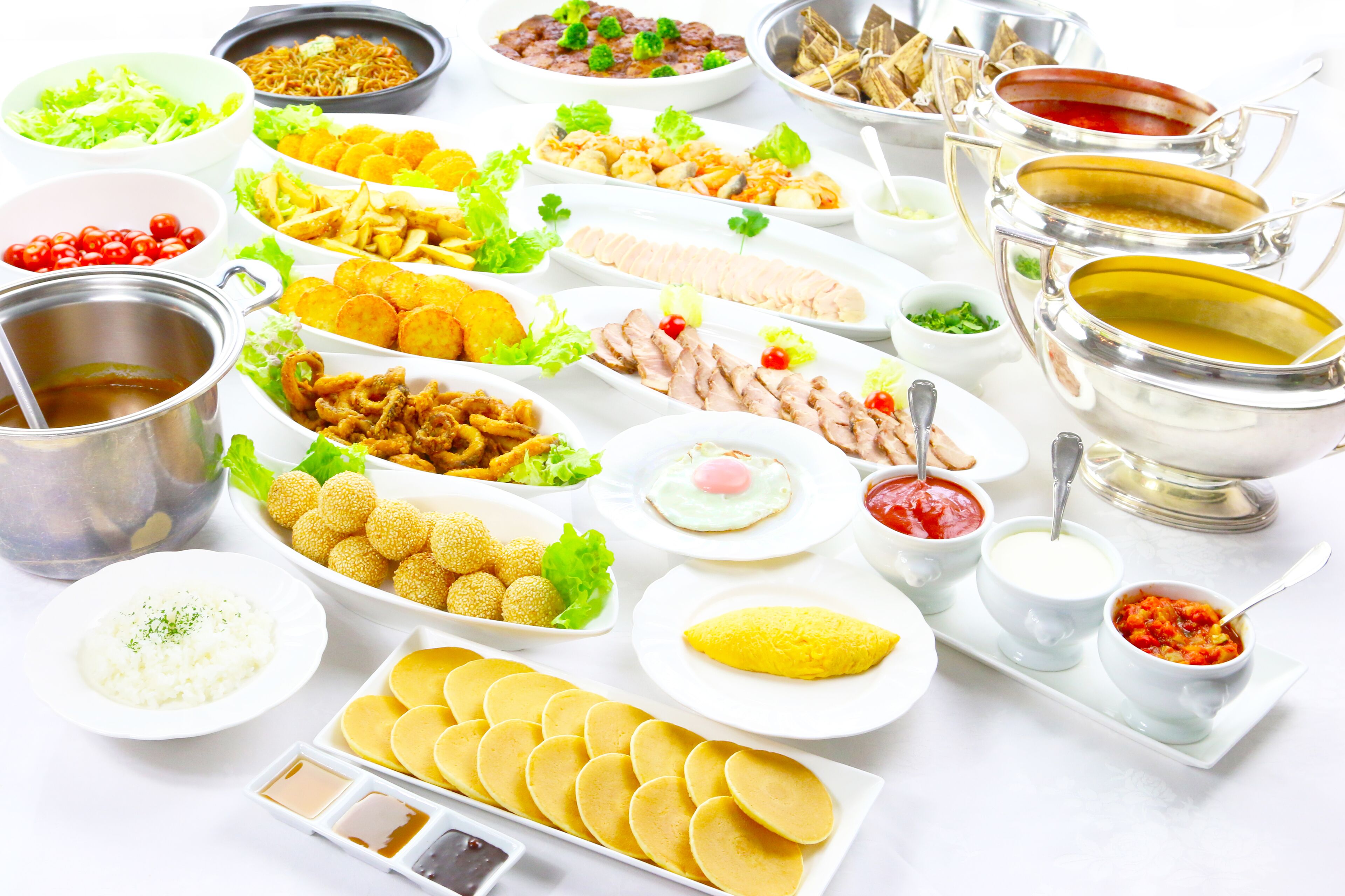 2 restaurants, breakfast, lunch, dinner served; international cuisine