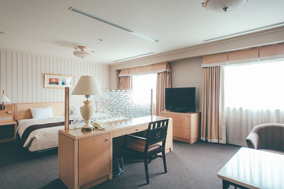 Deluxe Twin Room, Non Smoking | Premium bedding, desk, blackout drapes, WiFi (free)