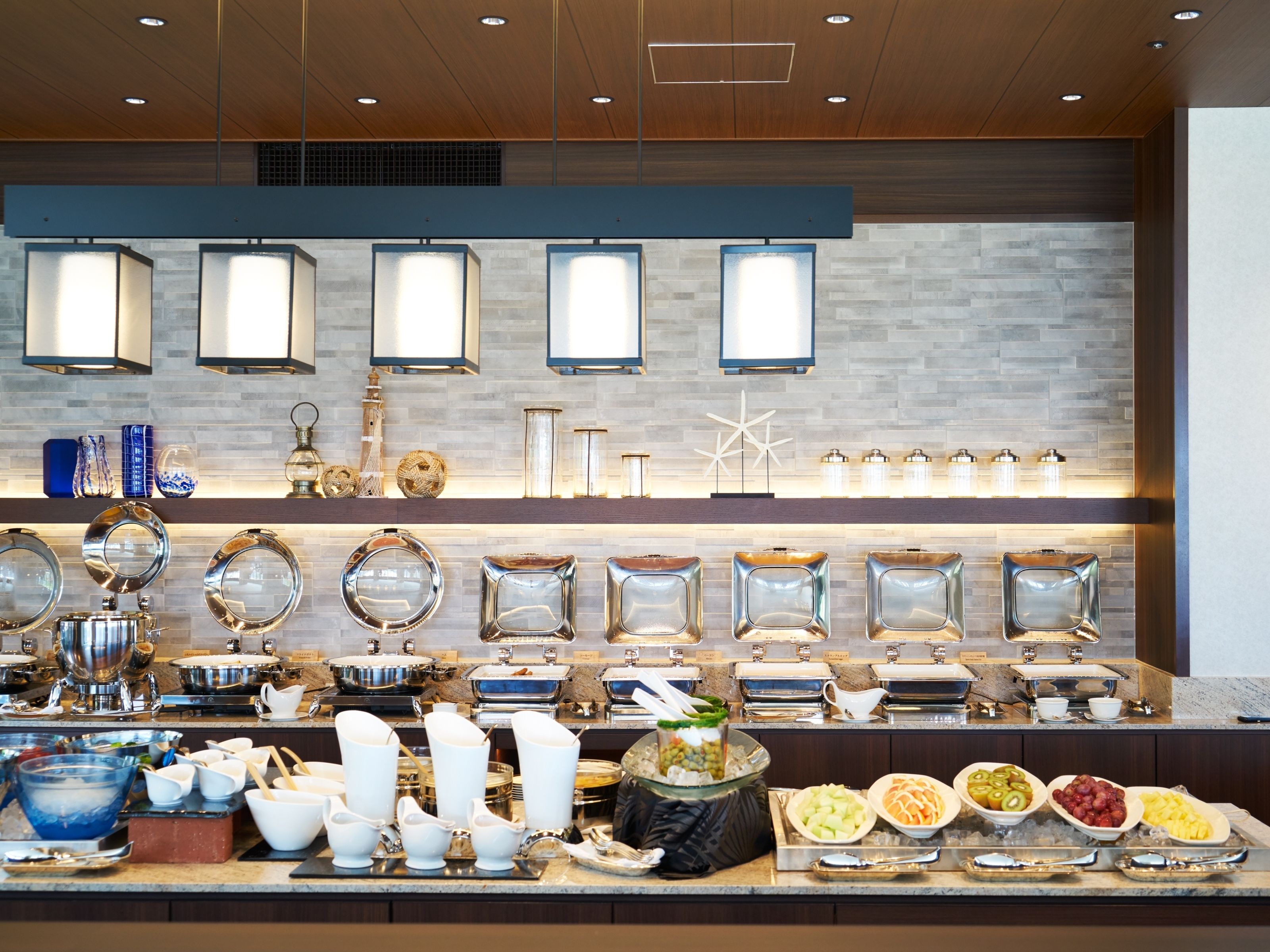 daily buffet breakfast for a fee