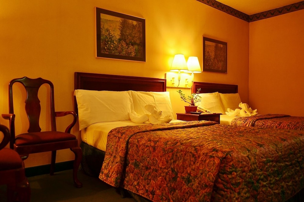 Room at Days Hotel by Wyndham Batangas