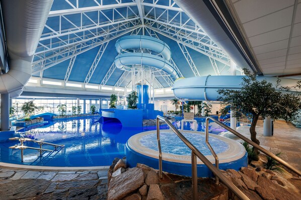 An indoor water park with a large pool, slides, and a hot tub. - Quality Hotel Skjaergarden (Bamble)