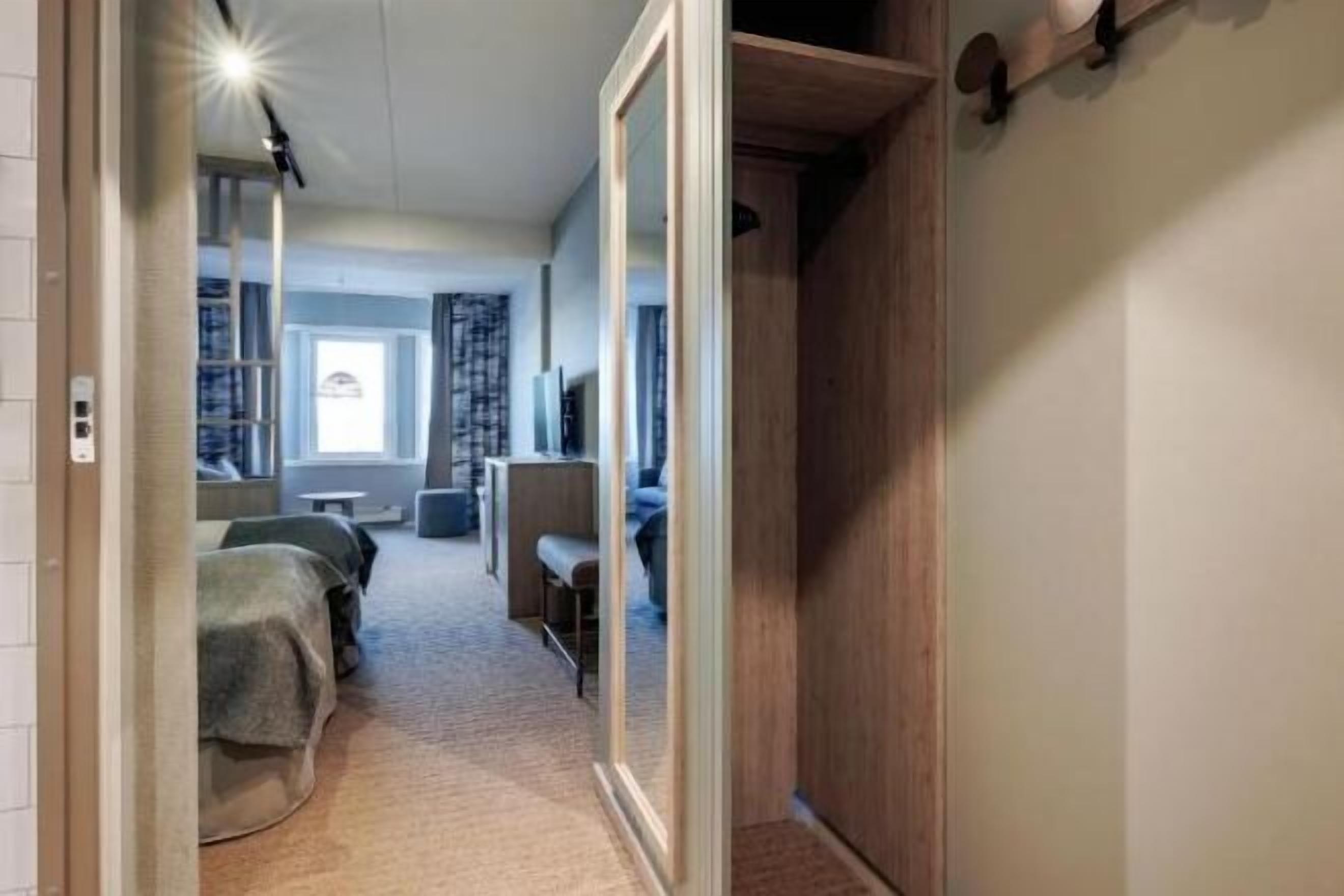 Hochwertige Bettwaren, Pillowtop-Betten, Schreibtisch