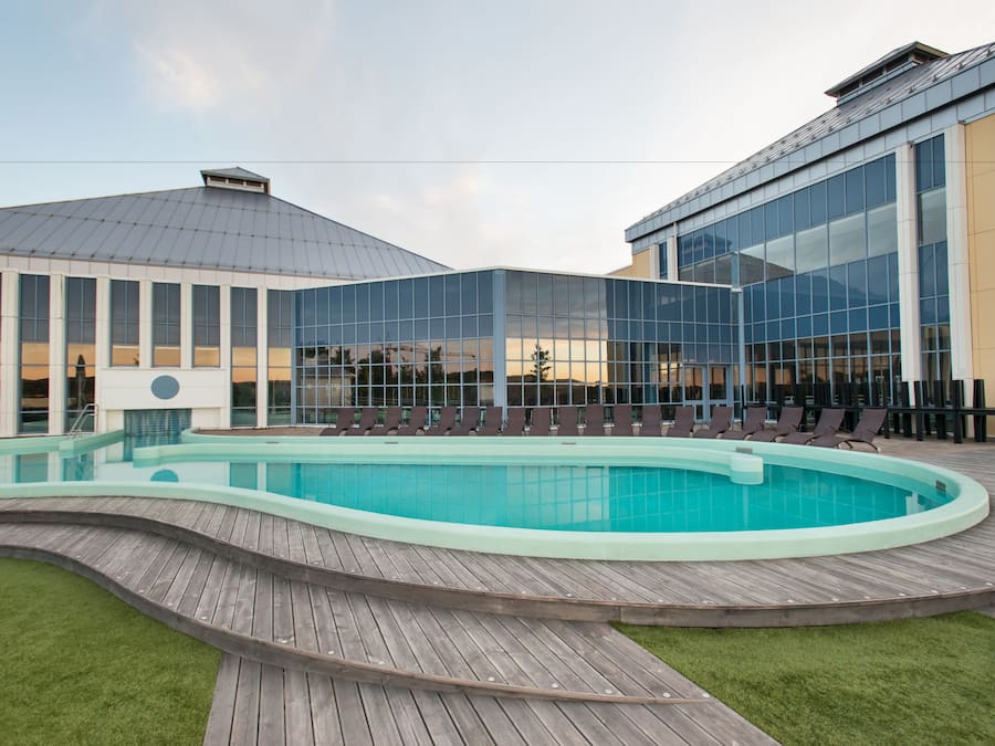 2 indoor pools, outdoor pool, sun loungers