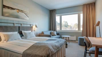 Rom – superior, flere senger, ikke-røyk | Sengetøy av topp kvalitet, senger med overmadrass og skrivebord