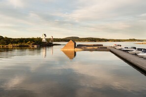 Standard Room, 1 Queen Bed, Non Smoking | Lake view