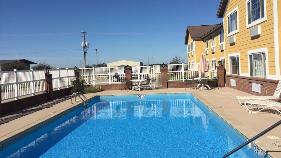 Days Inn by Wyndham Lake Village