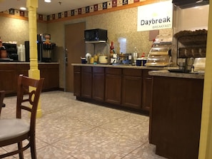 Termasuk sarapan segera setiap hari