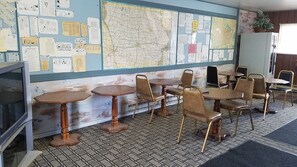 含每日自助早餐