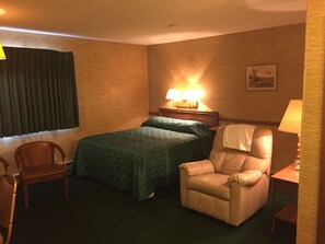 Standard Room, 1 Queen Bed | 1 bedroom, bed sheets