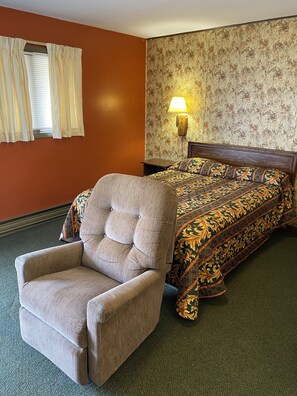 Standard Room, 1 Queen Bed | Bed sheets