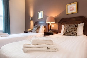 Twin Room | Desk, rollaway beds, free WiFi, bed sheets