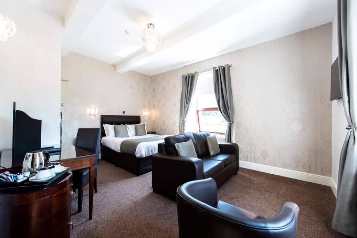 Superior Double Room | Desk, rollaway beds, free WiFi, bed sheets
