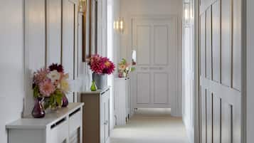 The Bibury (No Pets) | Premium bedding, in-room safe, iron/ironing board, free WiFi