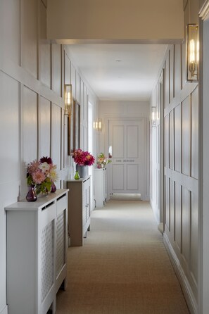 The Bibury (No Pets) | Premium bedding, in-room safe, iron/ironing board, free WiFi - The Grosvenor Stockbridge (Stockbridge)