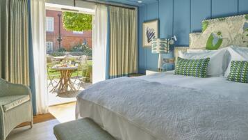 Quarto premium | 1 quarto, roupas de cama premium, cofres nos quartos