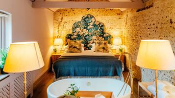 Hayloft Suite (Pets Welcome) | Premium bedding, in-room safe, iron/ironing board, free WiFi