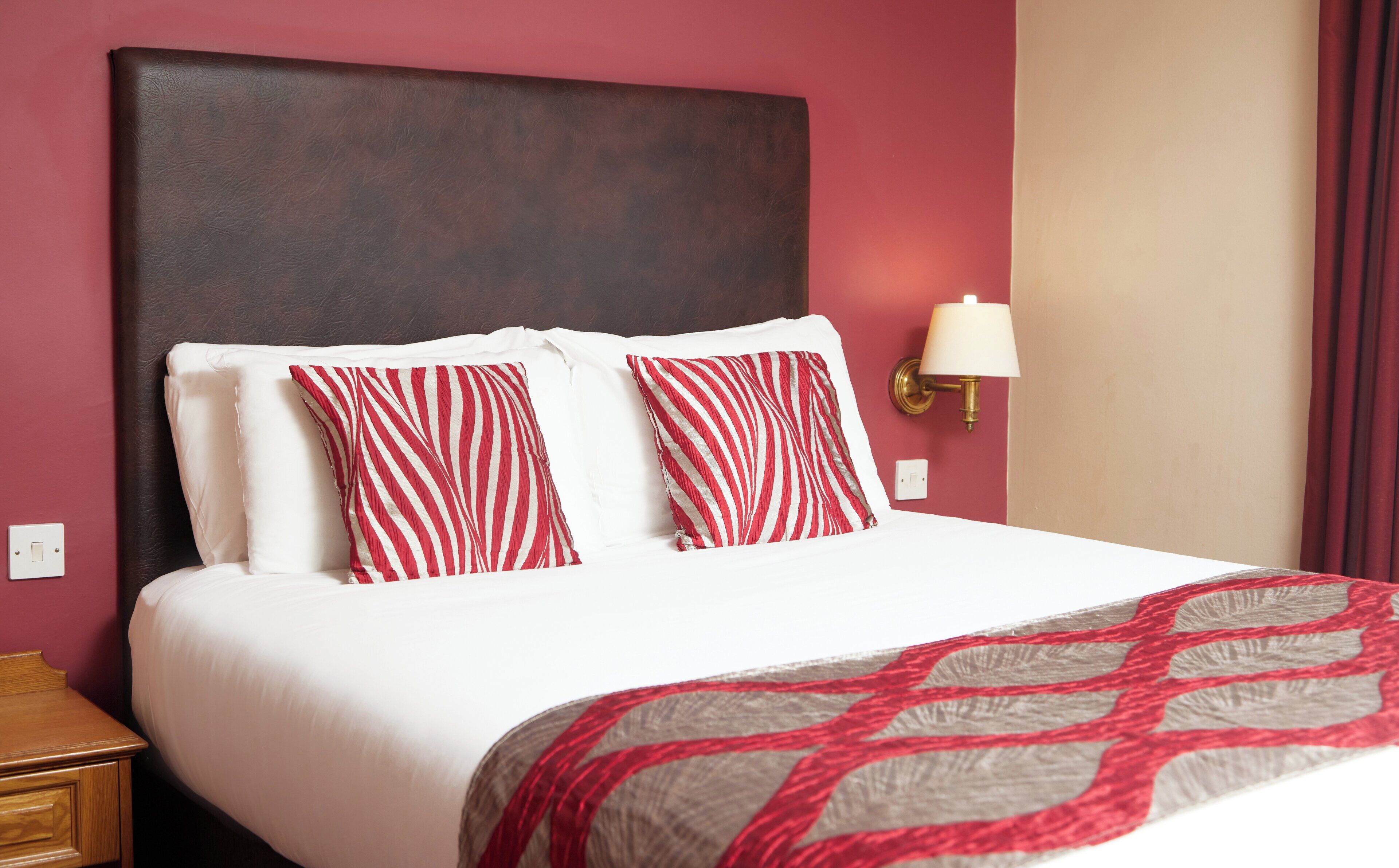 Bureau, fer et planche à repasser, Wi-Fi gratuit, draps fournis