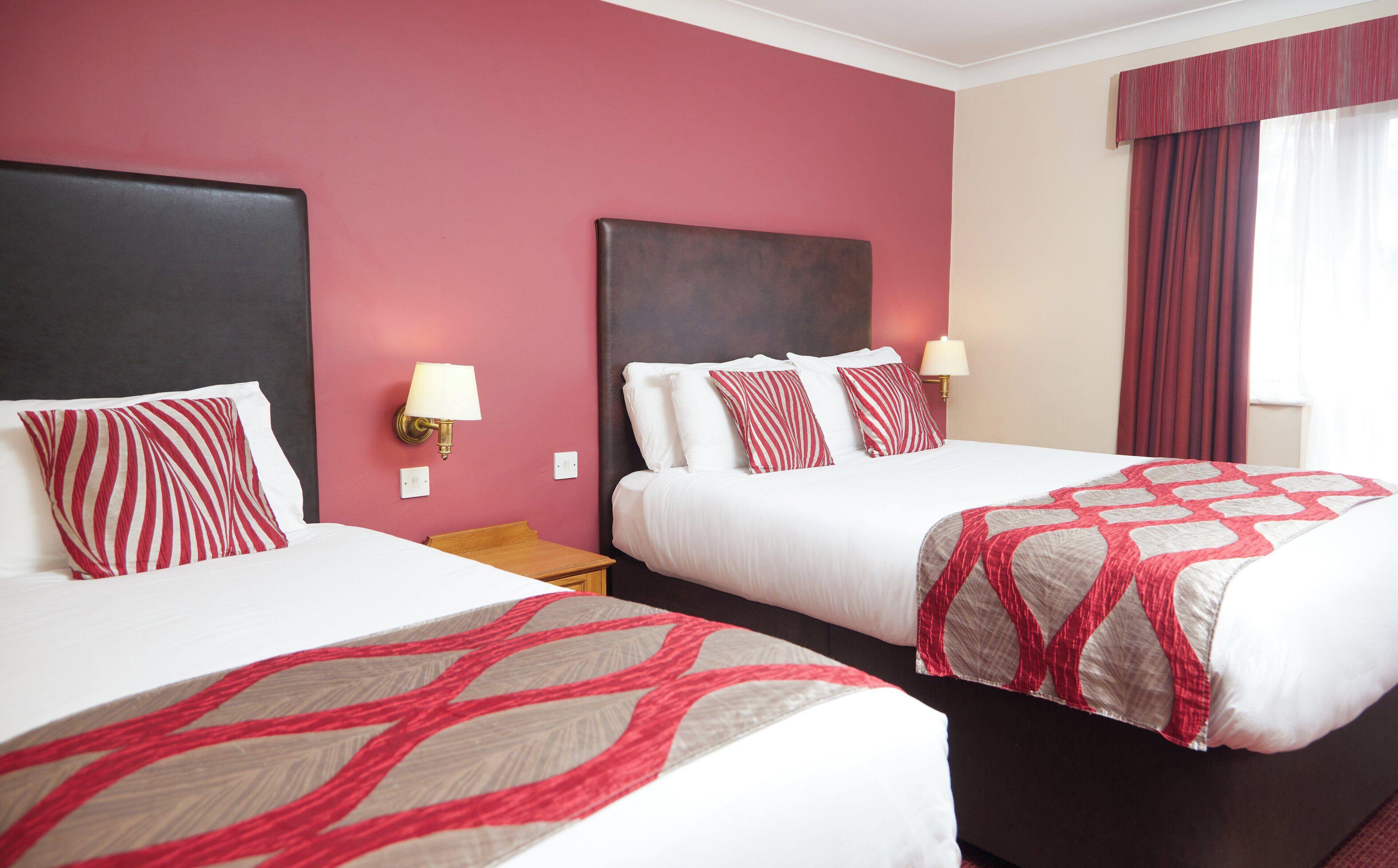 Superior Room | Desk, iron/ironing board, free WiFi, bed sheets
